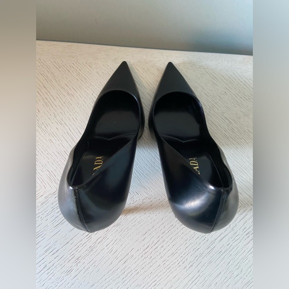 Prada Black Leather Pointed-Toe Pumps size 42 - Picture 3 of 14